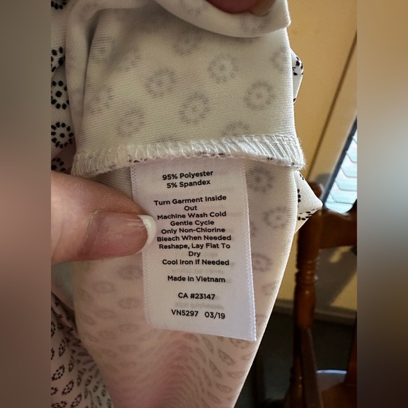 Talbots White Patterned Tank - SIZE XP. EUC. - Picture 5 of 5